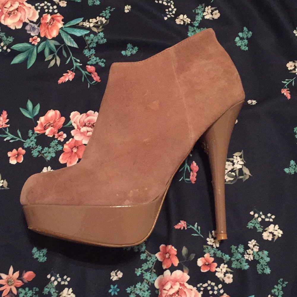 Steve Madden Blush Chelseey Booties